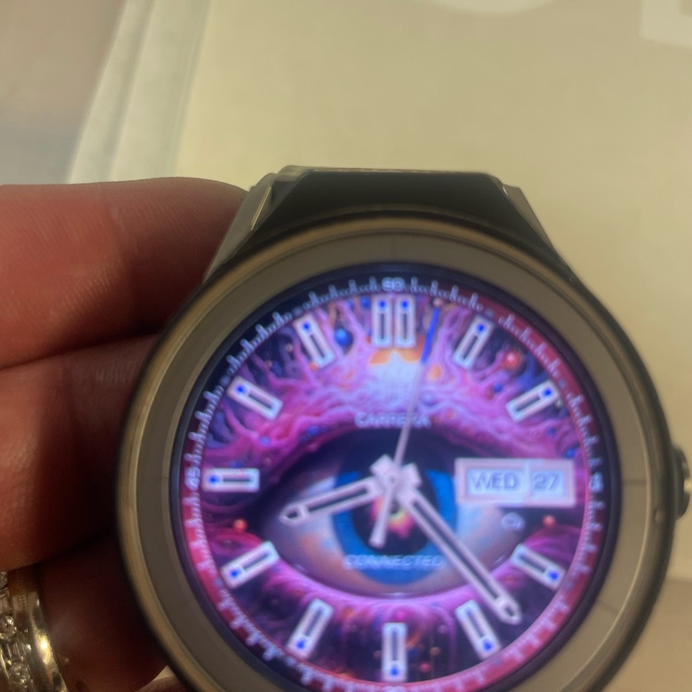 Tag heuer 2nd gen Smartwatch with rare silicone band. Missing bezel.